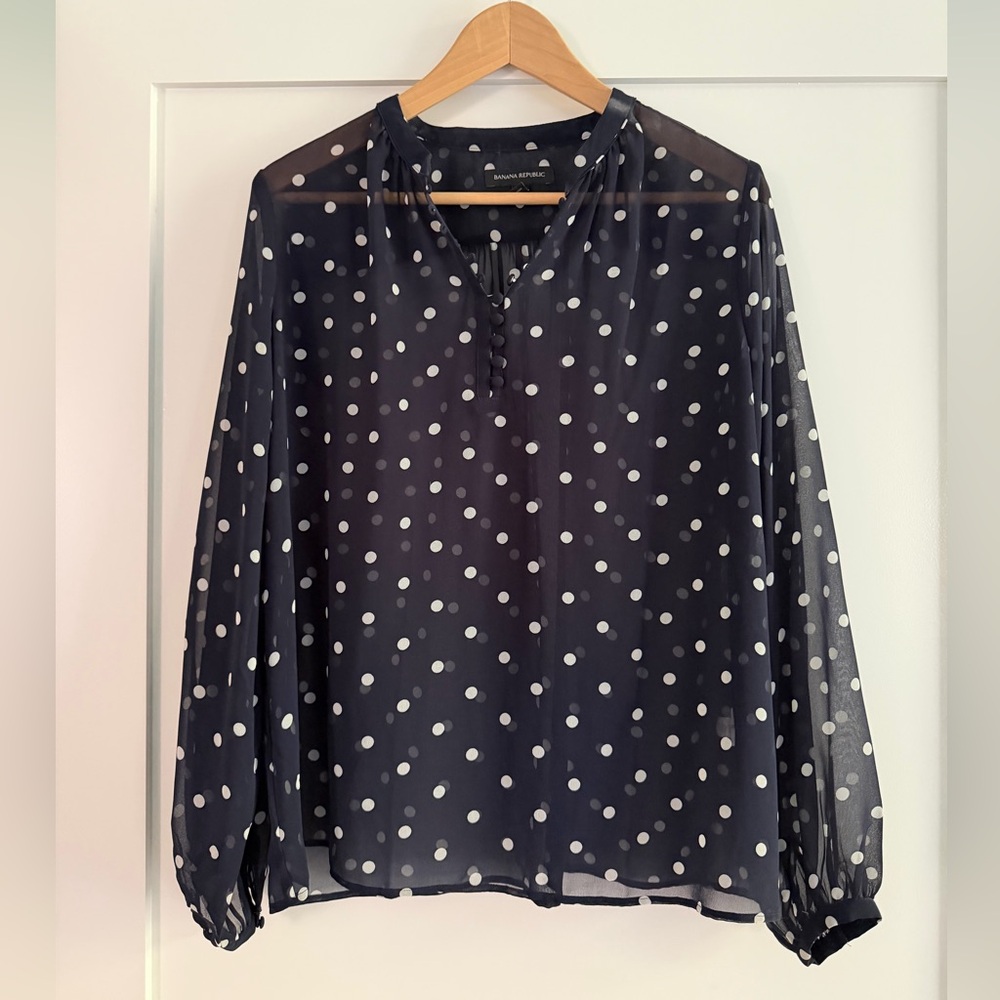 💙 Banana Republic Navy Polka Dot Sheer Blouse 💙